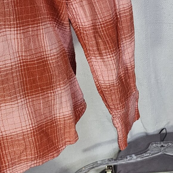 Universal Thread Salmon Pink Plaid LS Flannel Style Recycled Cotton Button Up L - Picture 8 of 16